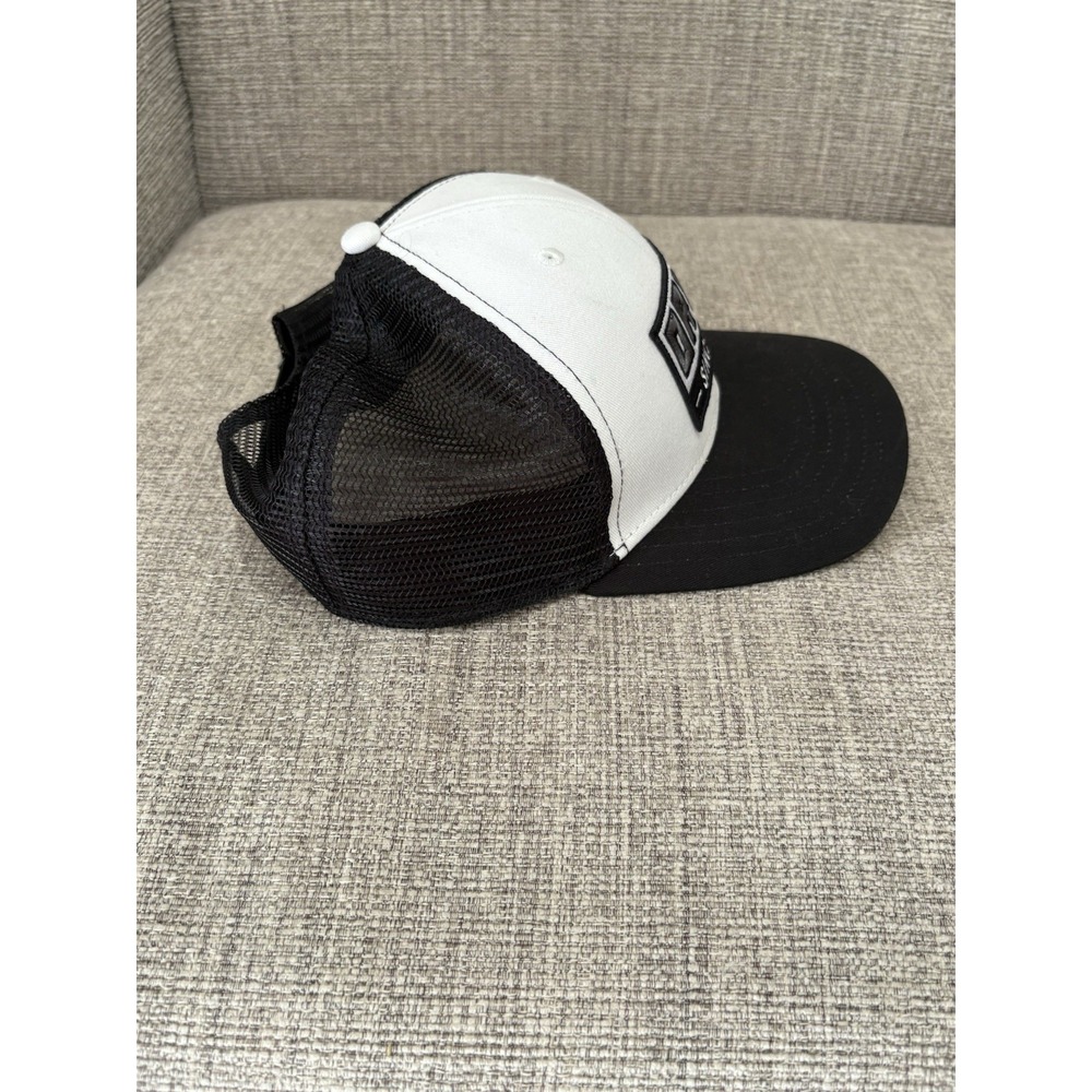 Or is SnapBack Mesh Hat Black/White - Picture 5 of 6
